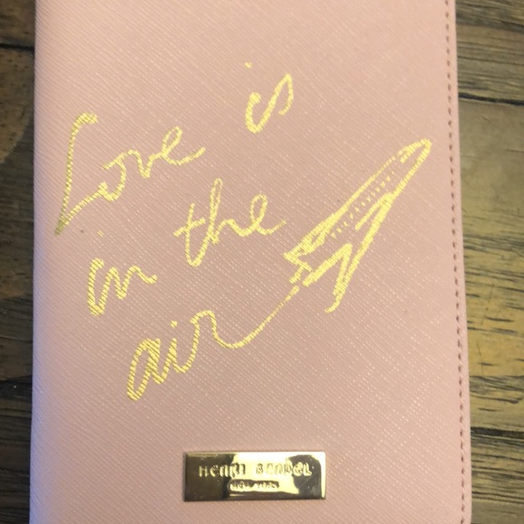 Henri Bendel light pink passport cover - Picture 5 of 5
